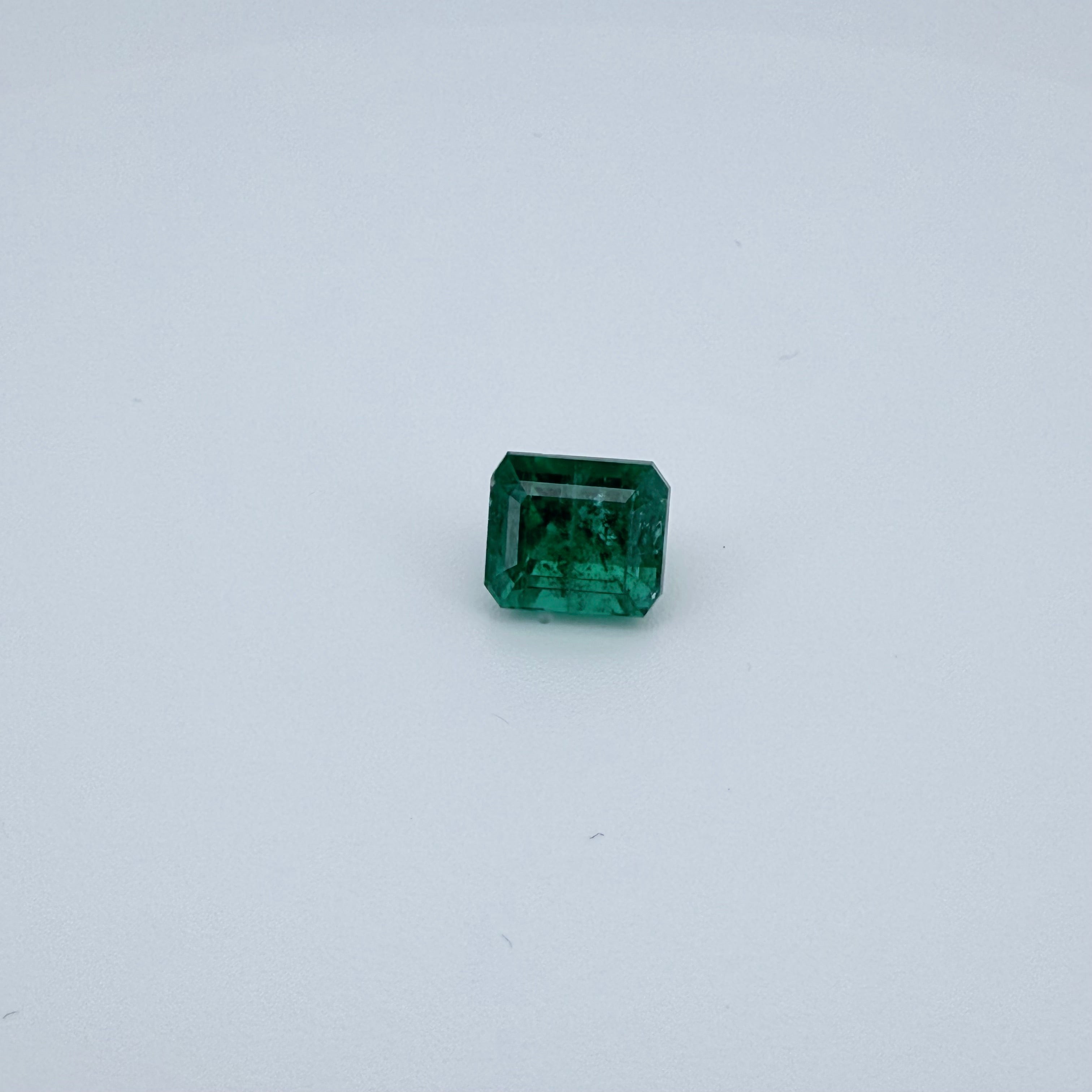 
                    2.99ct Certified Natural Emerald – Transparent Green, Minor Oiling
                  