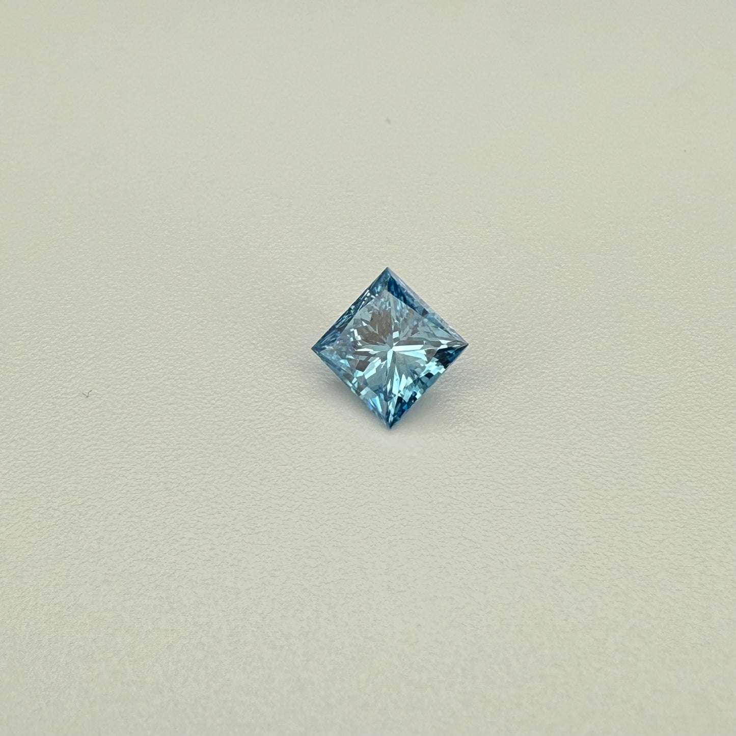 vivid deep blue lab grown diamond