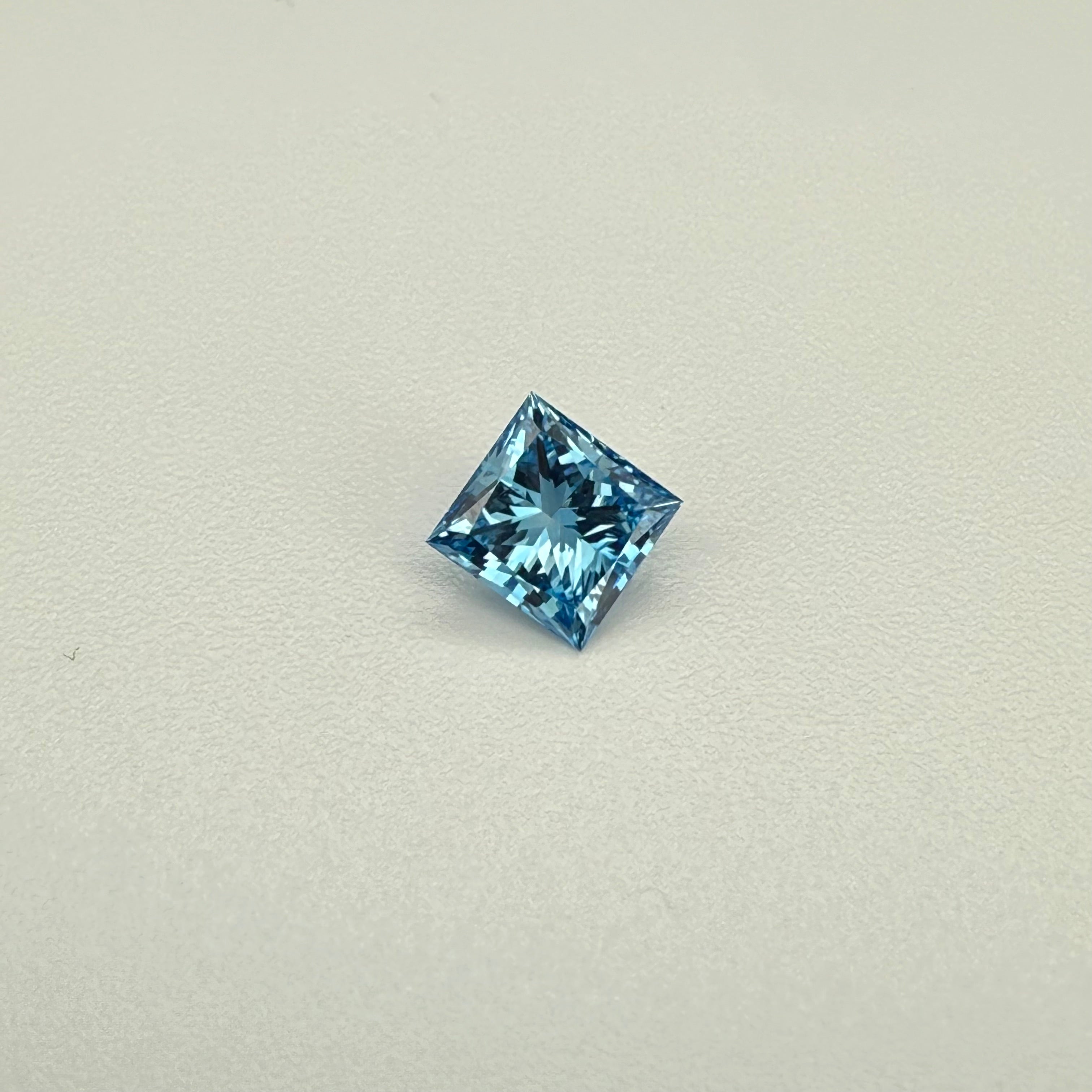 
                    vivid deep blue lab grown diamond
                  