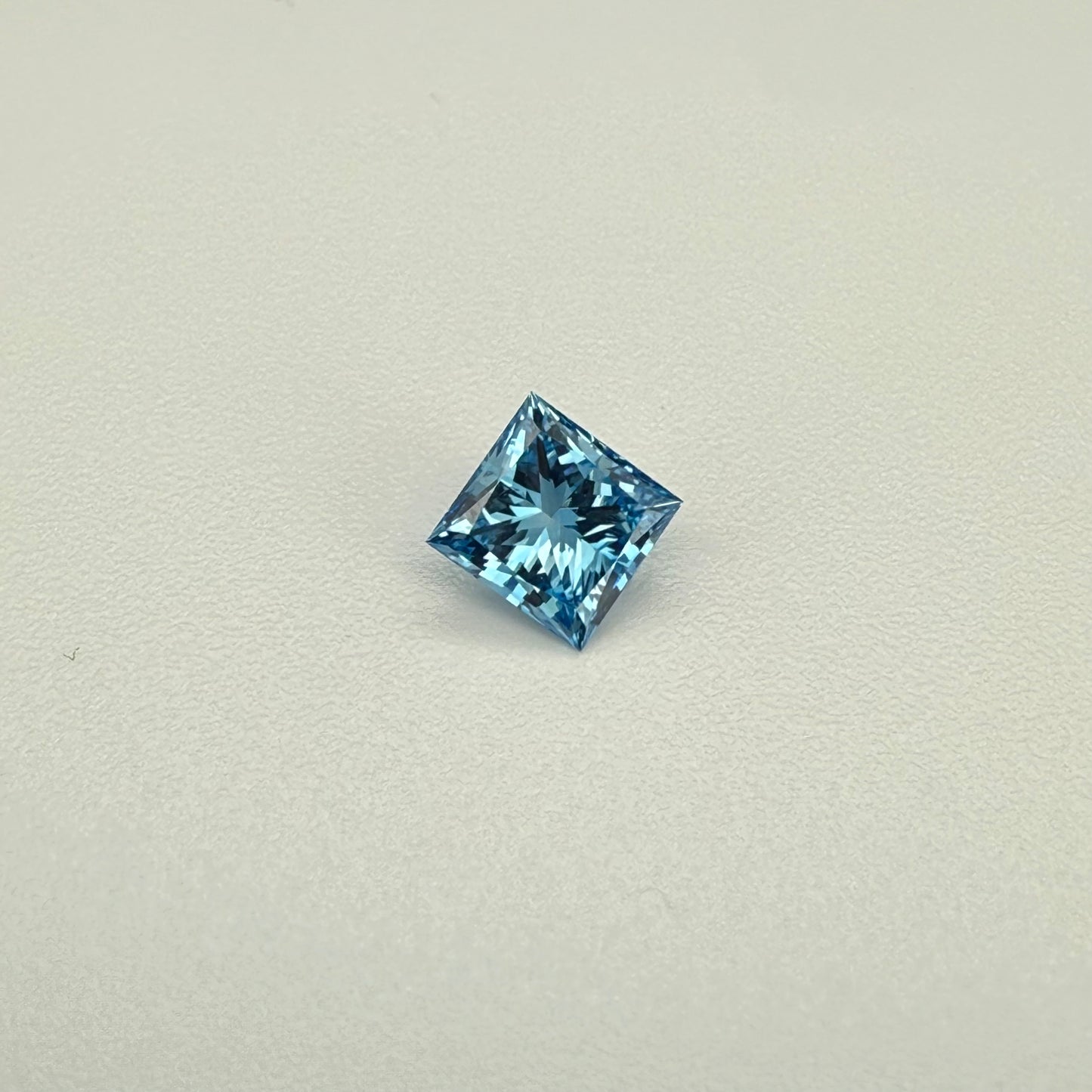 vivid deep blue lab grown diamond