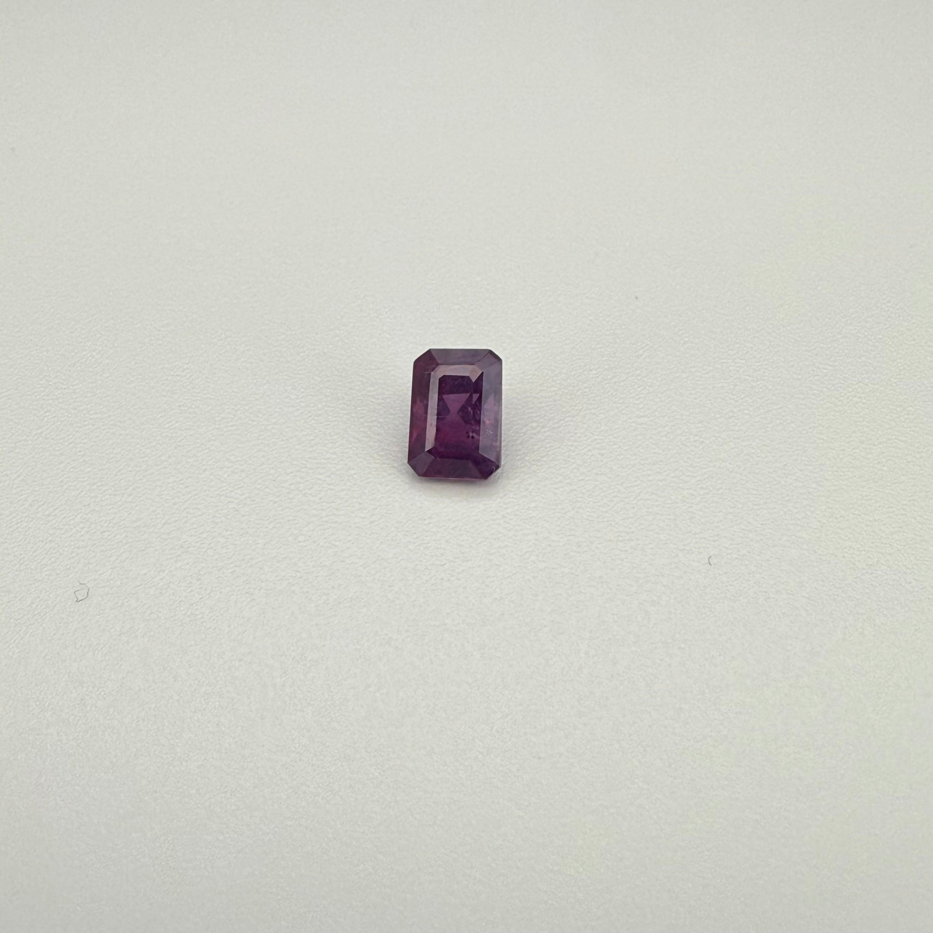 
                    1.30ct natural purplish pink sapphire
                  